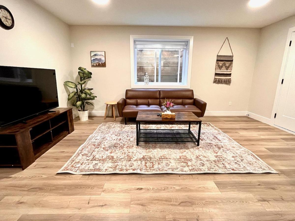 The Harmony Inn Spacious 2 Bdrms 2 Beds Basement Suite Surrey Exteriör bild