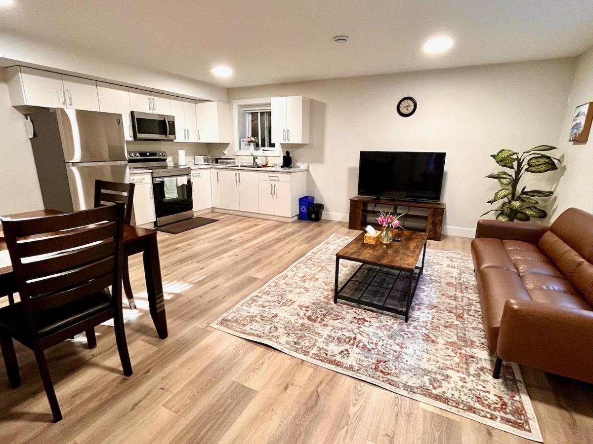 The Harmony Inn Spacious 2 Bdrms 2 Beds Basement Suite Surrey Exteriör bild