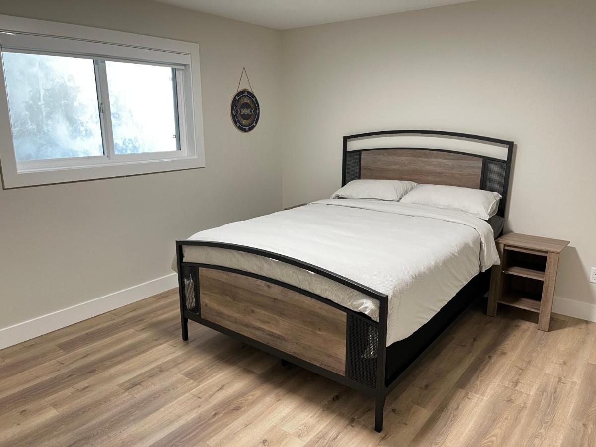 The Harmony Inn Spacious 2 Bdrms 2 Beds Basement Suite Surrey Exteriör bild